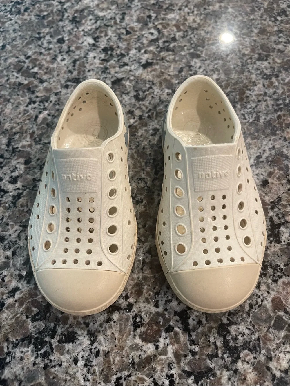 Native Kids Slip-On Water Shoes in Cream | size C7